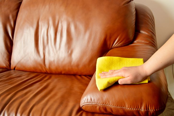 Чистка кожаной мебели, дивана, кресла в домашних условиях: средства для мытья и ухода
