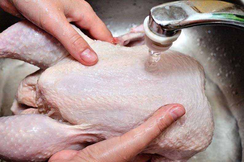 Как быстро разморозить курицу в домашних условиях: в микроволновке и без, в мультиварке